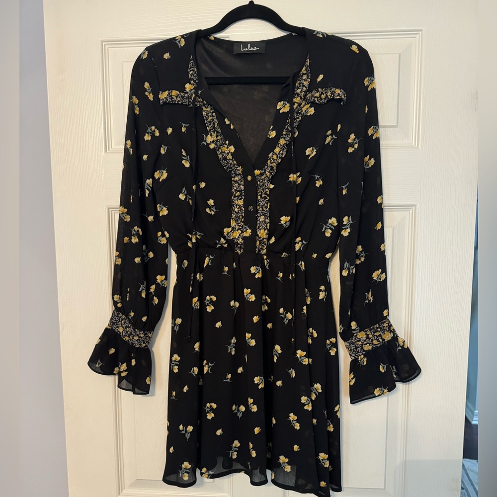 Lulu’s Black floral long sleeve dress. Size small.